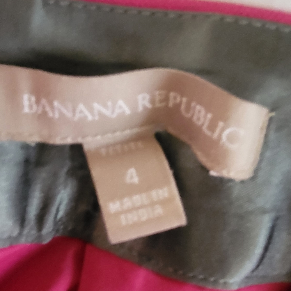 Banana Republic petite pink pencil skirt. Size 4 Nwt - Picture 9 of 10